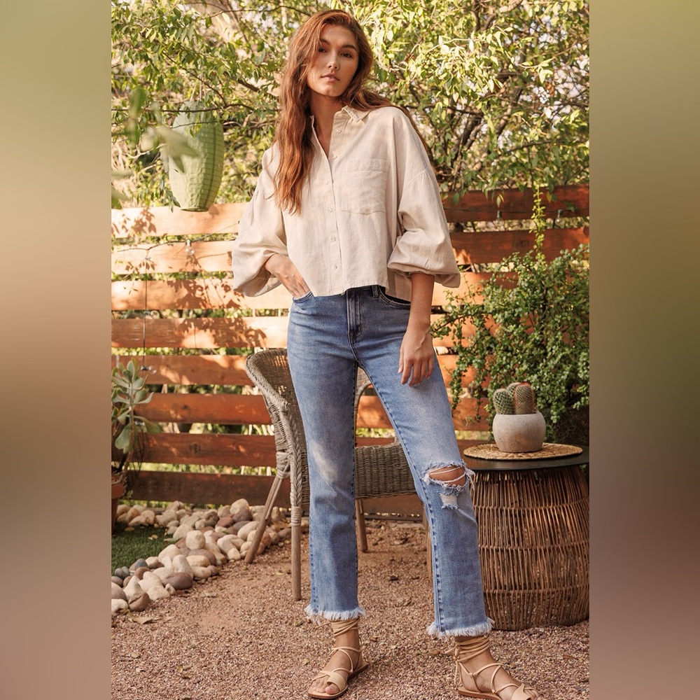 VERVET by Flying Monkey. Knee Slit Frey Hem Crop Straight. Size 28